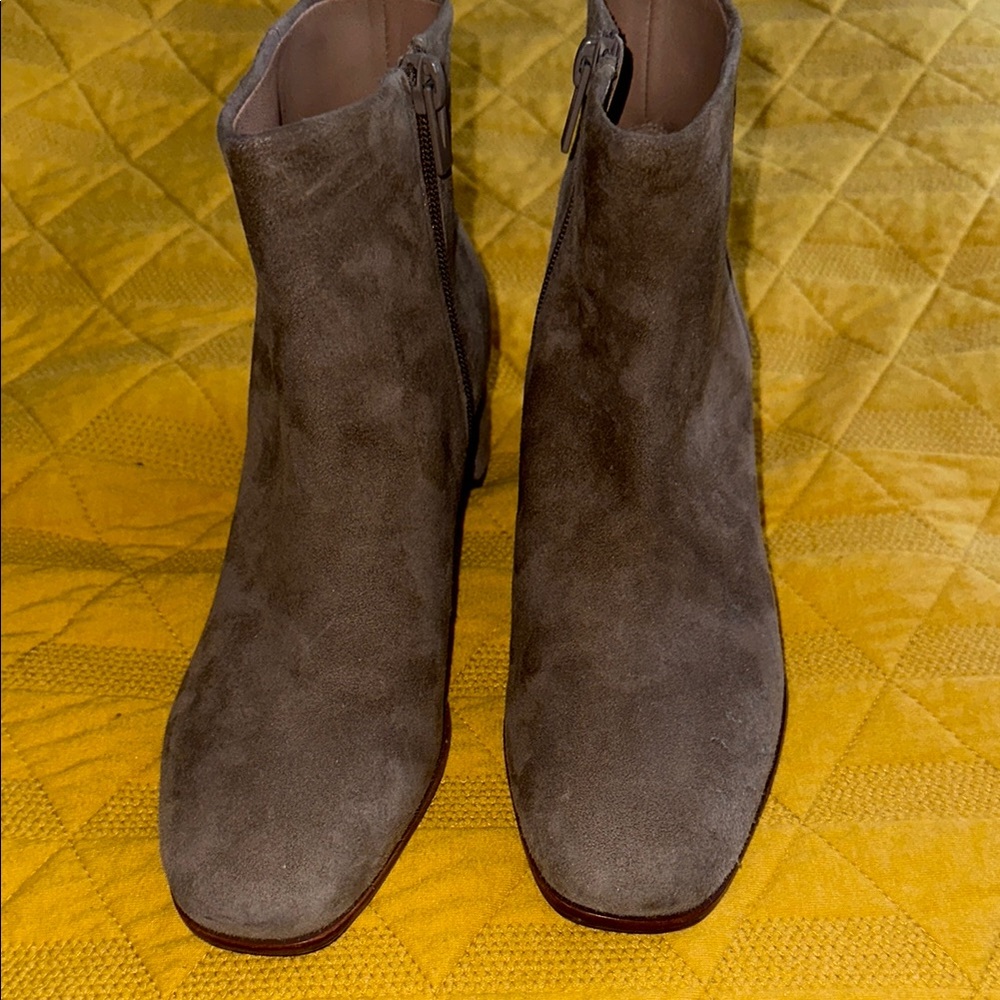 Elegant Via Spiga Suede Ankle Boots - Tan Women’s Size 35.5